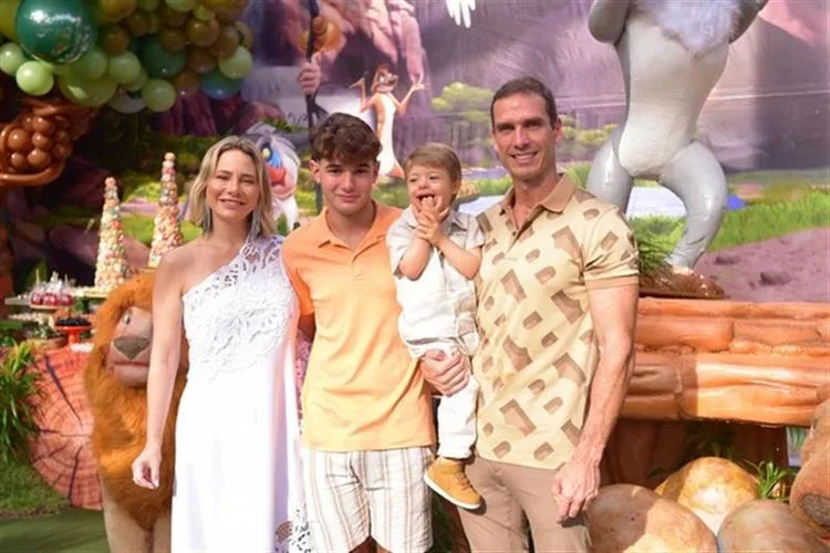 Gaída Dias e Flavio Furtado celebram os três aninhos de Miguel Dias Neto