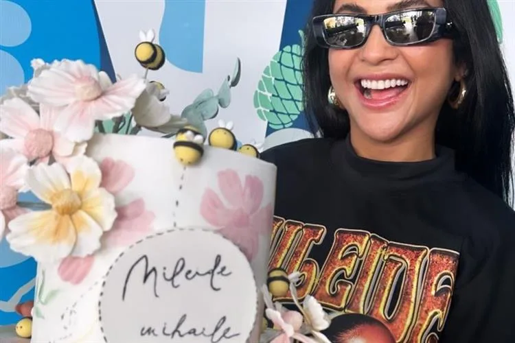 Mileide Mihaile é surpreendida com parabéns antecipado