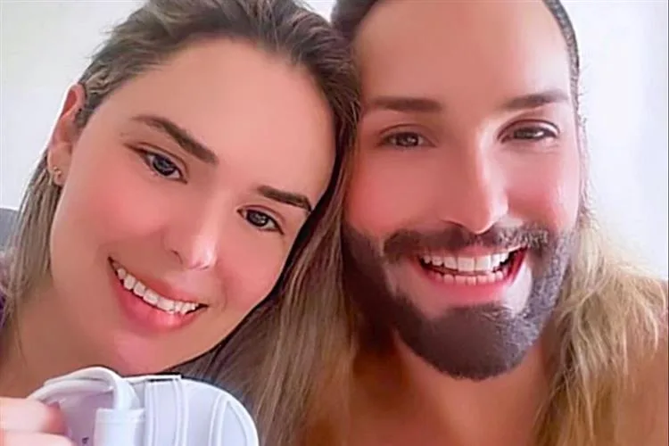 Philipe Dantas e Rafaella Cronemberg recebem o primeiro aviso da cegonha