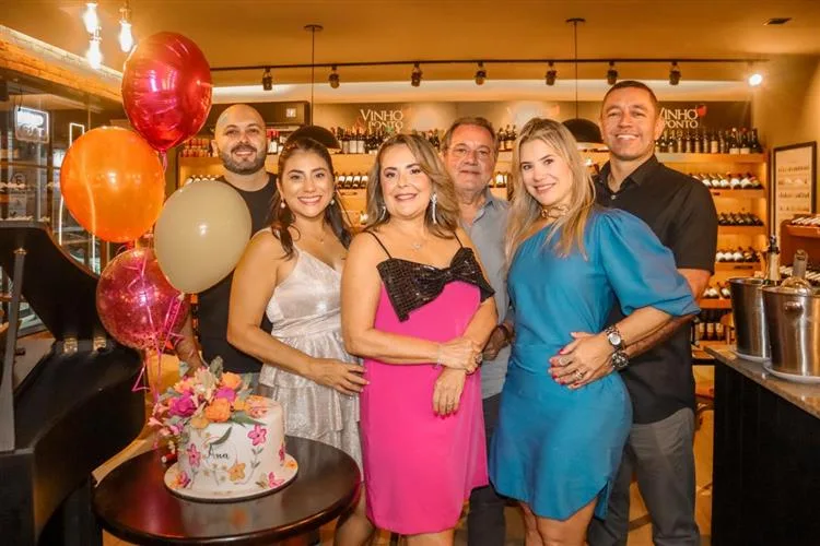 Ana Lúcia Teixeira celebra B-Day com muita alegria