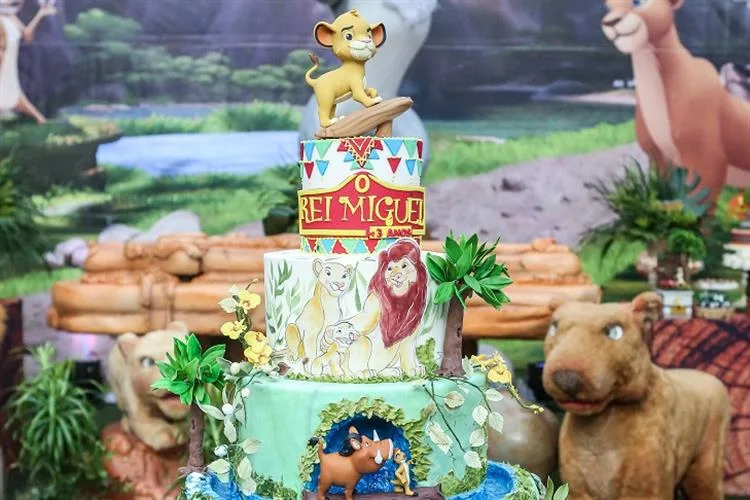 Analu Gourmet causa frisson com super bolo do aniversário de Miguel Dias Neto