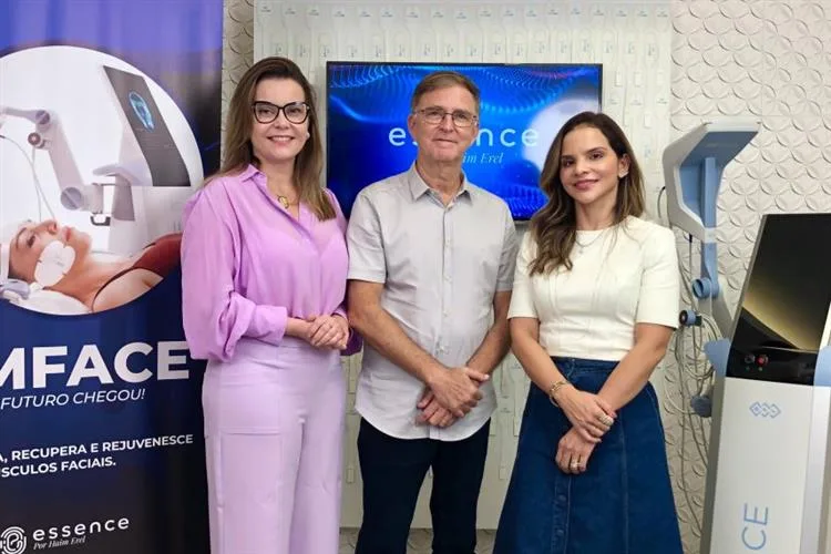 Clínica Essence ganha o prêmio de Clínica mais Influenciadora do Brasil na divulgação do Emface