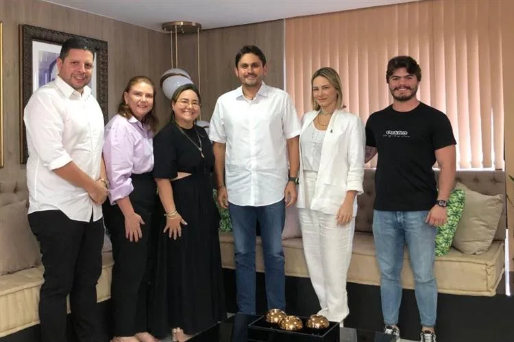 Ministro Juscelino Filho, das Comunicações, visita Grupo Cidade