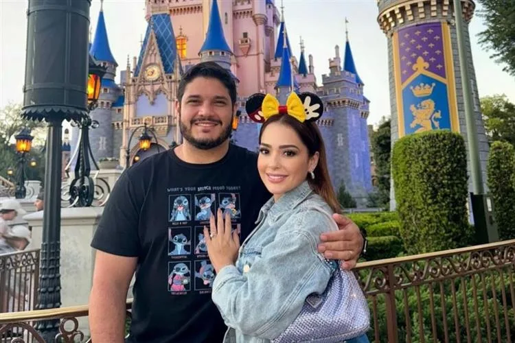 Luiza Gazzineo e Felipe Cabral curtem dias de diversão na Disney
