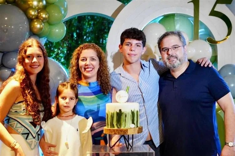 Ticiana Rolim e Edson Queiroz Neto festejam os 15 anos do filho Marco em Guaramiranga