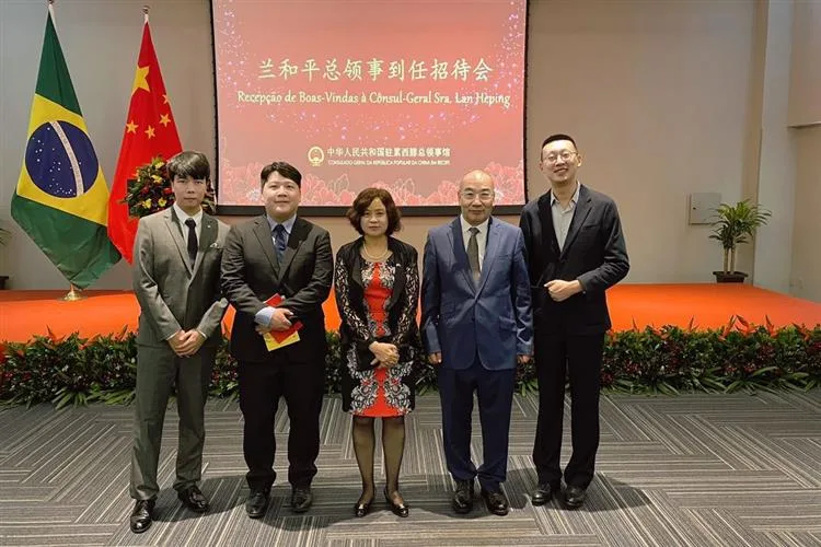 Alexandre Lai marca presença na recepção à nova cônsul da China, em Recife