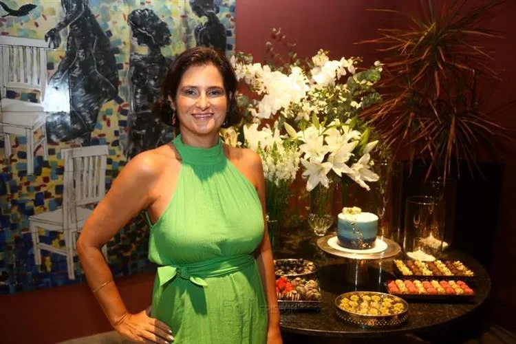 Cecília Seligmann brinda a nova idade entre amigas