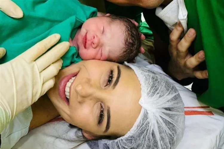 Nasce Celina para alegria de Ticiana Pimentel e Paulo Maciel