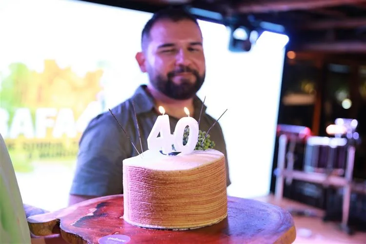 Rafael Barroso comemora aniversário com festão e muita animação
