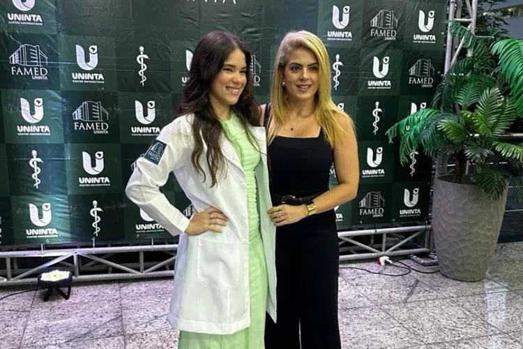 Laís Studart reúne e emociona a família em sua Cerimônia do Jaleco