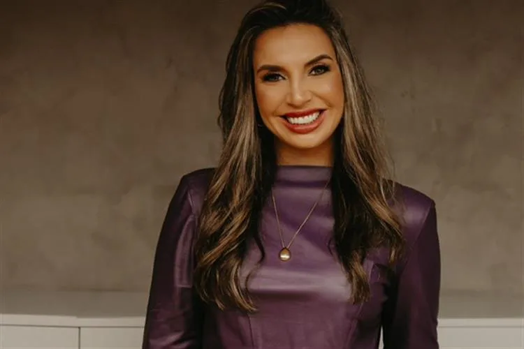 “Rejuvenescimento Além do Tempo: Explorando a Estética Regenerativa com Dra. Franciele"