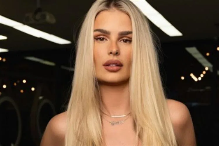Yasmin Brunet apresenta as novas madeixas