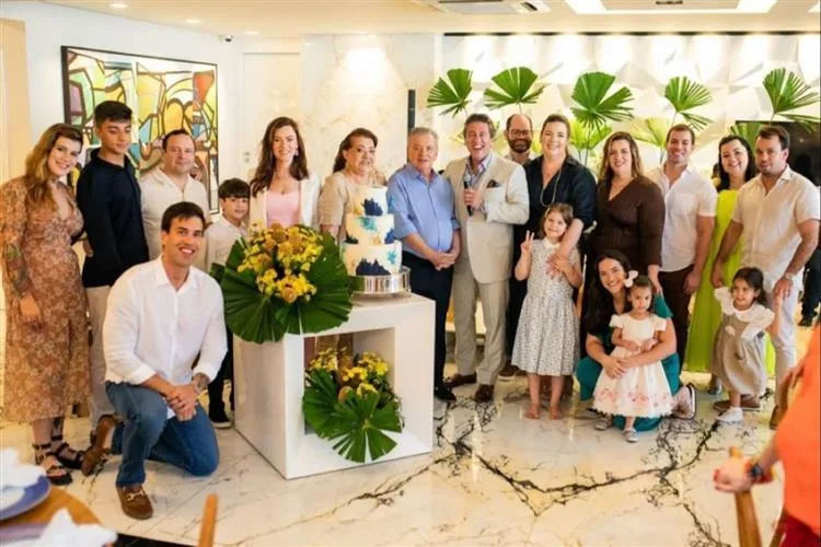 Majela Félix brinda a chegada ao rol das oito décadas