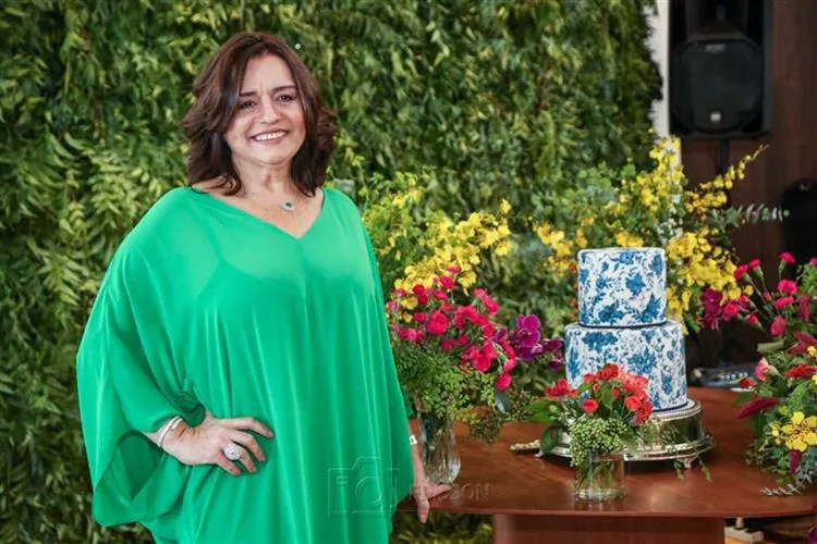Lia Freire celebra mais uma primavera com muito frisson e alegria