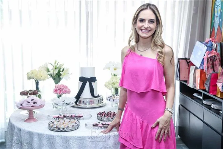 Darli Baião comemora passagem pela folhinha reunindo familiares e amigas