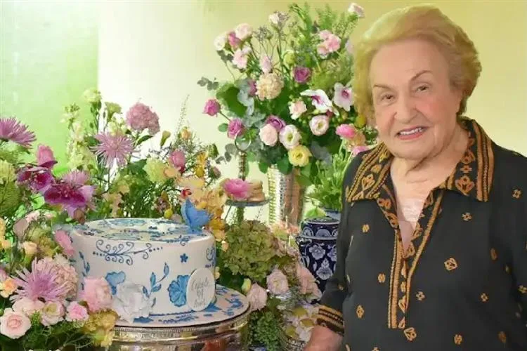 Cybele Pontes celebra 94 anos cercada do carinho dos familiares