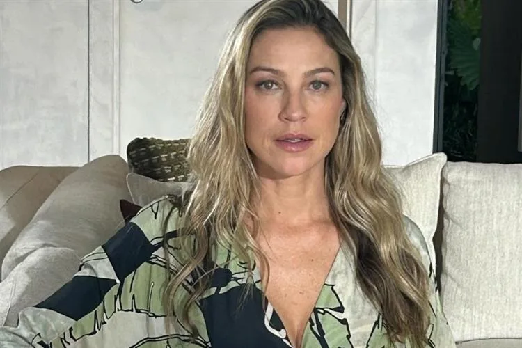 Aos 47 anos, Luana Piovani revela que voltou a ser adolescente