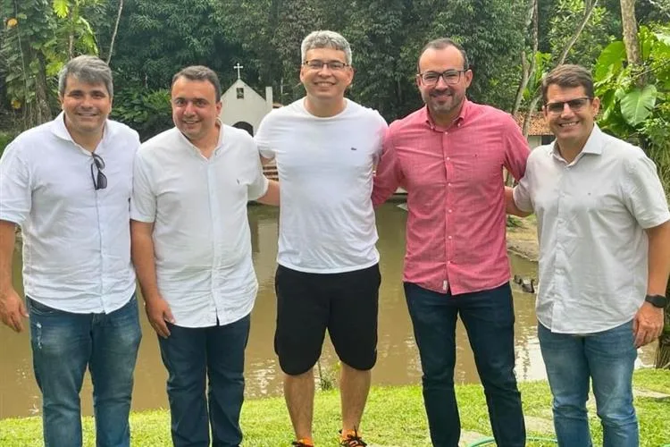 Felipe Ribeiro recebe autoridades cearenses em Maranguape