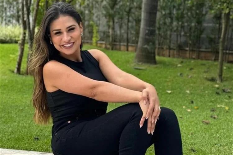 Simone Mendes compra mansão em Orlando, nos Estados Unidos