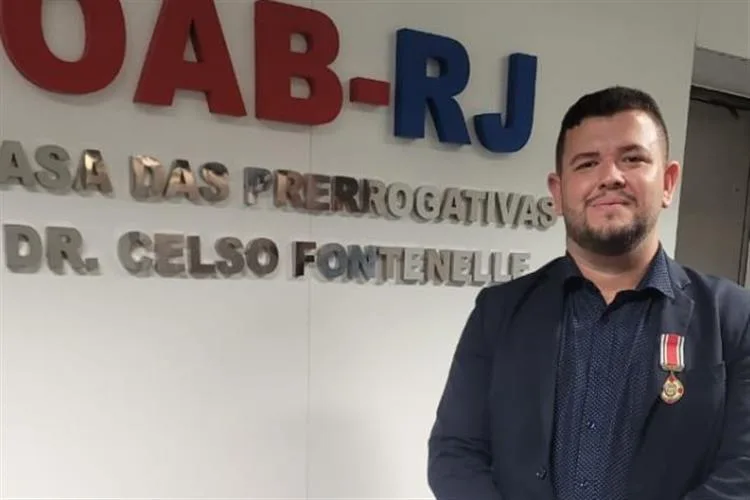 Advogado cearense Oswaldo Cardoso foi condecorado com a Medalha Mérito Jurídico pela AIEB