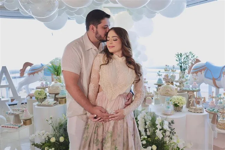 Luiza Gazzineo e Felipe Cabral descobrem que vem aí a Helena