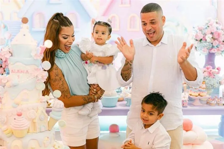 Evelyn Regly comemora primeiro aniversário da filha, Alana