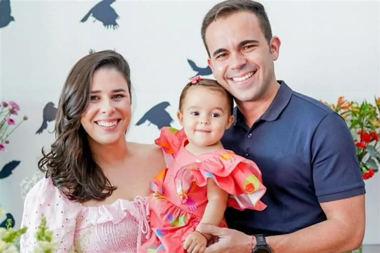 Isabel Mota e Matheus Feijó festejam o primeiro aninho da filha Luiza
