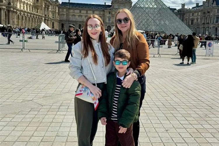 Mariah e Sandra Fujita aproveitam os roteiros culturais e gastronômicos de Paris