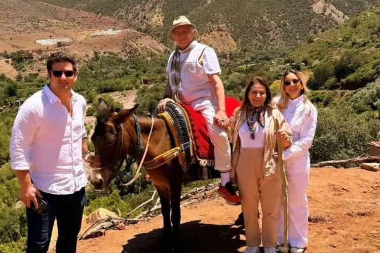 Fernanda Levy e Omar Macedo se aventuram na África com Patrícia e Amarílio Macedo