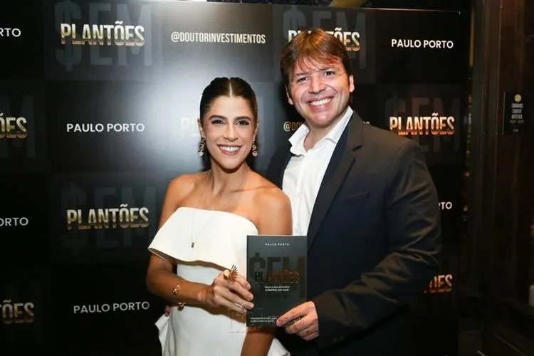 Paulo Porto lança livro "$em Plantões" em Fortaleza