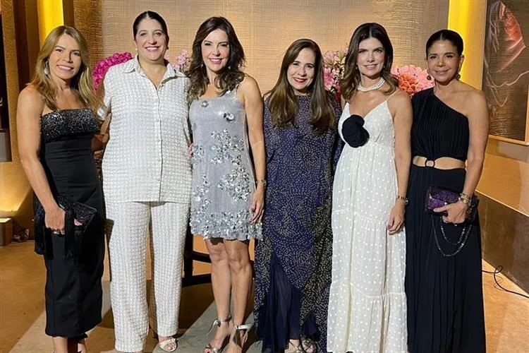Rosele Nogueira celebra nova idade com amigas e familiares