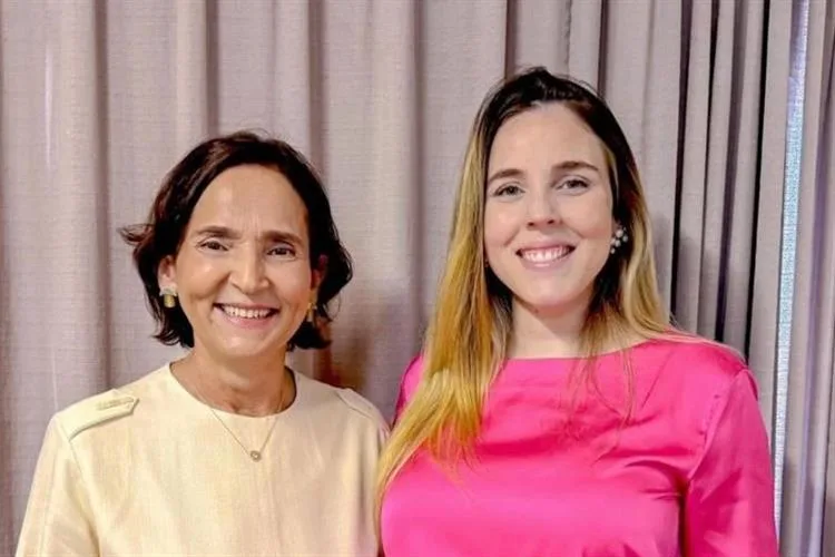 Jade Romero homenageia Izolda Cela em aniversári