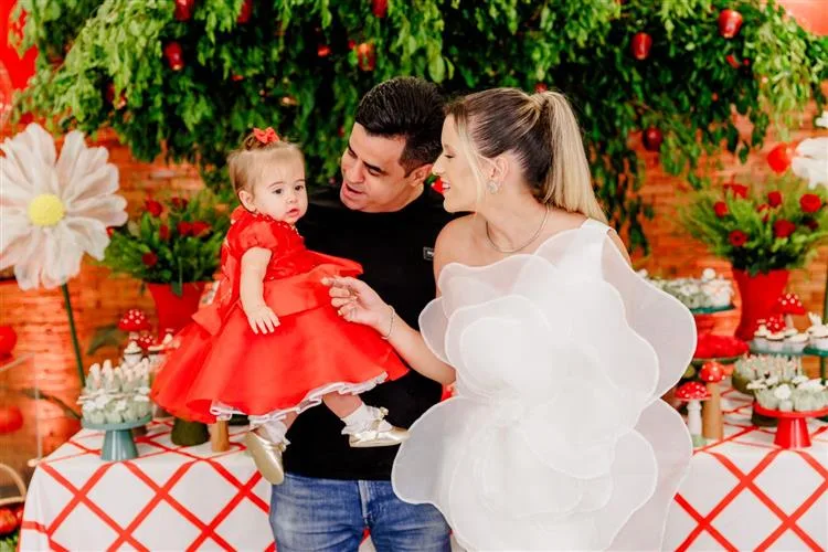 Fernanda Albuquerque e Tasso Pacheco comemoram primeiro aniversário de Nicole