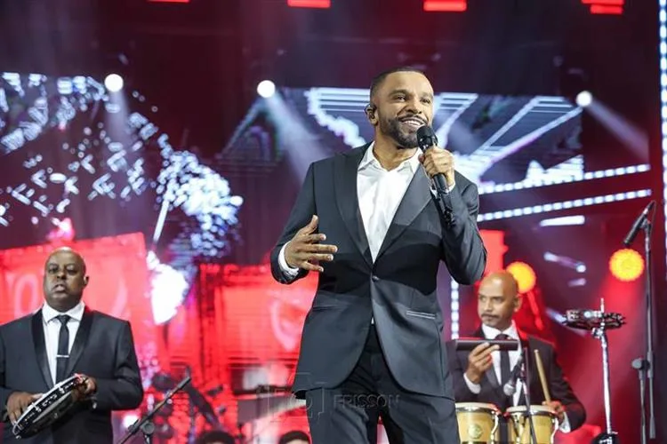 Só Pra Contrariar emociona Fortaleza com apresentação acústica