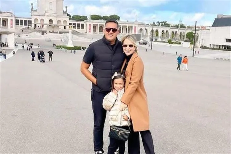Wládia Cacau e Tony Martins renovam a fé no Santuário de Fátima, em Portugal