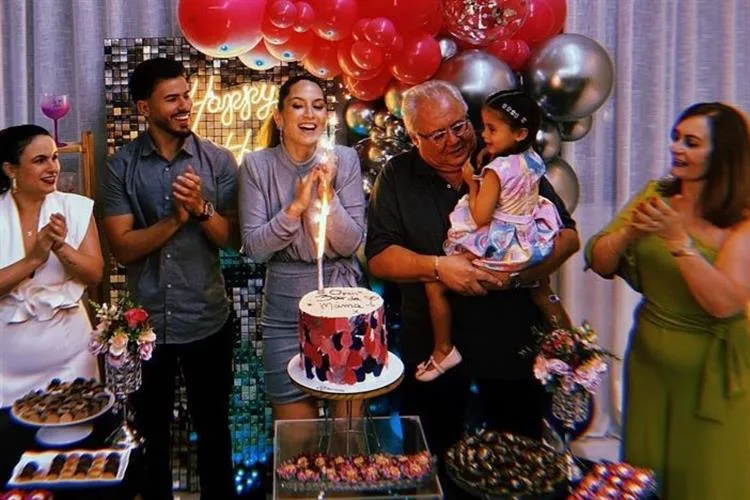 Marianna Landim celebra 30 primaveras em família