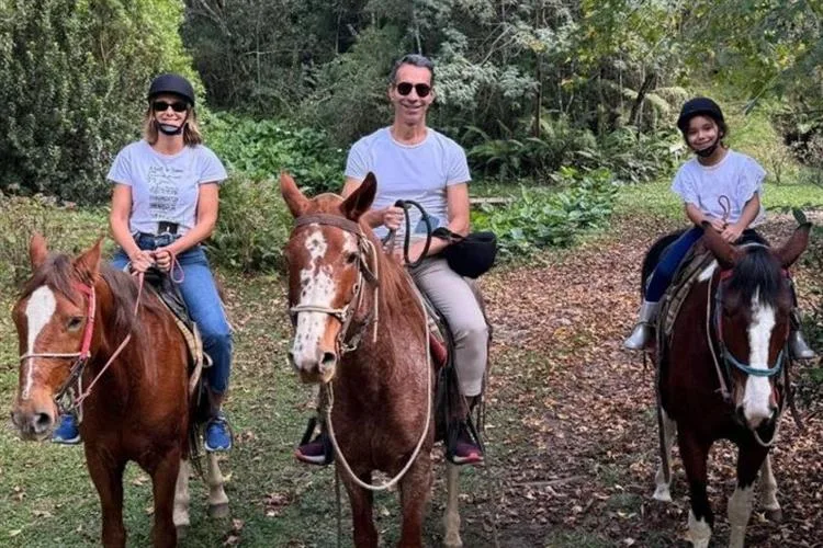Tici Pinheiro e Cesar Tralli curtem os encantos de Campos do Jordão