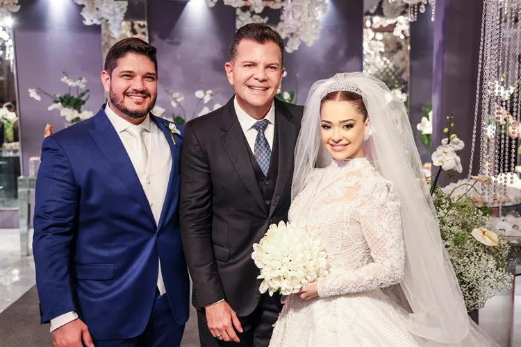 Gustavo Serpa encanta casamento de Luiza Gazzineo e Felipe Cabral com show inesquecível