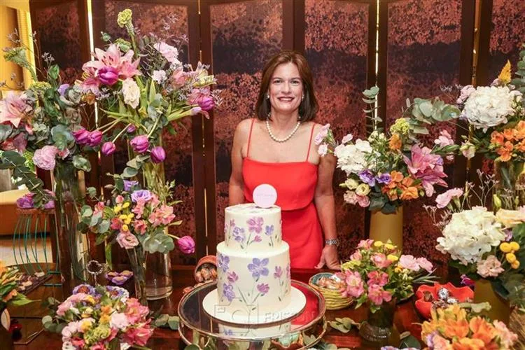 Luciana Bezerra celebra nova idade entre amigos e familiares
