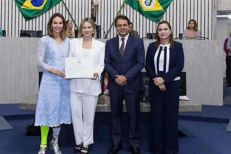 Sancionada Lei de Gabriella Aguiar que institui campanha “Meias Descasadas”