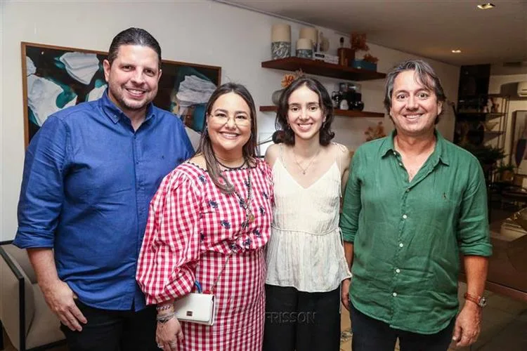 Com curadoria de Jacqueline Medeiros, exposição "Coleta de Maresia" é ovacionada na Sculpt Galeria