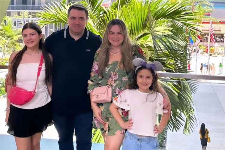 Karla Benevides e Victor Rocha curtem temporada de férias nos EUA