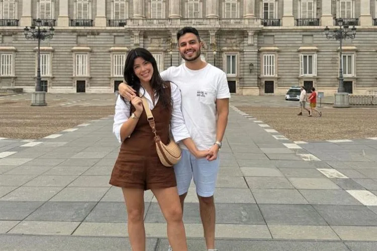 Marcela Romcy é surpreendida com pedido de casamento de Lucas Lima na Europa