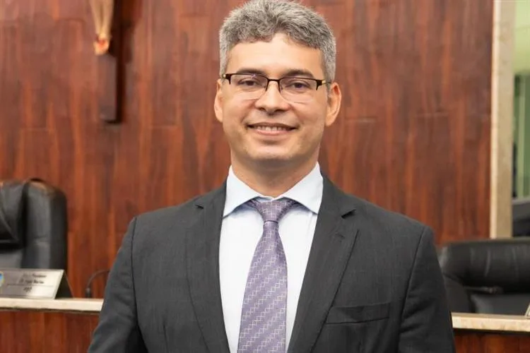 Felipe Ribeiro recebe homenagem em solenidade na Câmara Municipal de Fortaleza