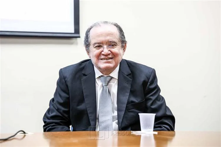 Antônio Augusto Guimarães Lima apresenta palestra em evento da Academia Cearense de Medicina