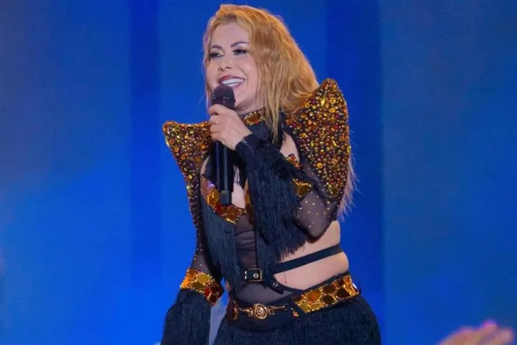 Joelma apresenta aclamada turnê "Isso é Calypso" em Fortaleza