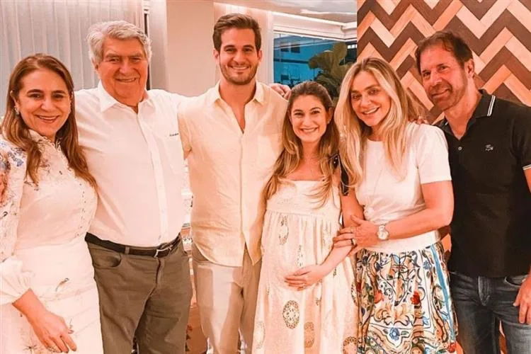 Bruna Magalhães e Ravi Macêdo reúnem os mais íntimos em São Paulo para o chá de fraldas da Helena