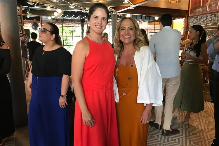 Liana e Renato Thomaz, da Água de Coco, apresentam case da marca em encontro da CDL Jovem Fortaleza