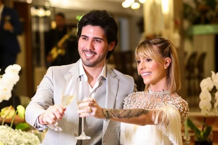 Maria Dias e Vinícius Machado se tornam marido e mulher em casamento civil