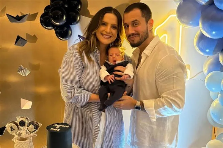 Rebeca Thomaz e Juan Bianchi festejam o primeiro mesversário do filho, Antoni
